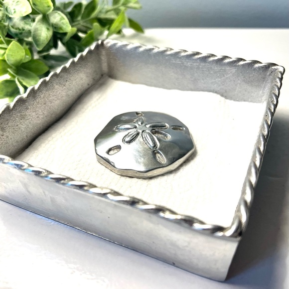 Mariposa Rope Edge Napkin Box & 7 Napkin Weights - Picture 3 of 10